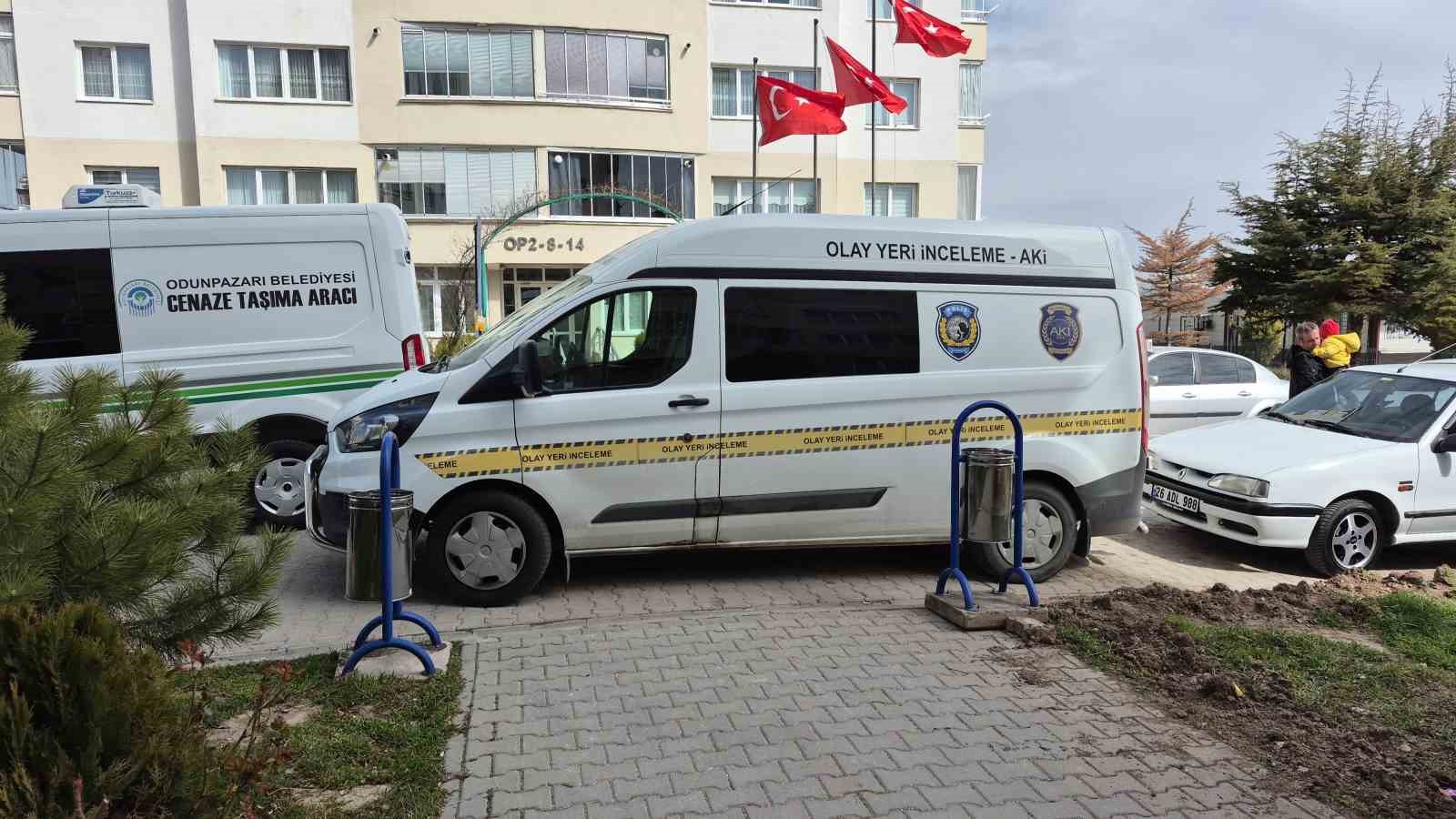 eskisehirde yasli kadinin supheli olumu 3 VDtwAw7J