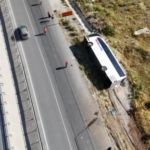 eskisehirde-yolcu-otobusu-devrildi-24-yarali-h9utHqdr.jpg