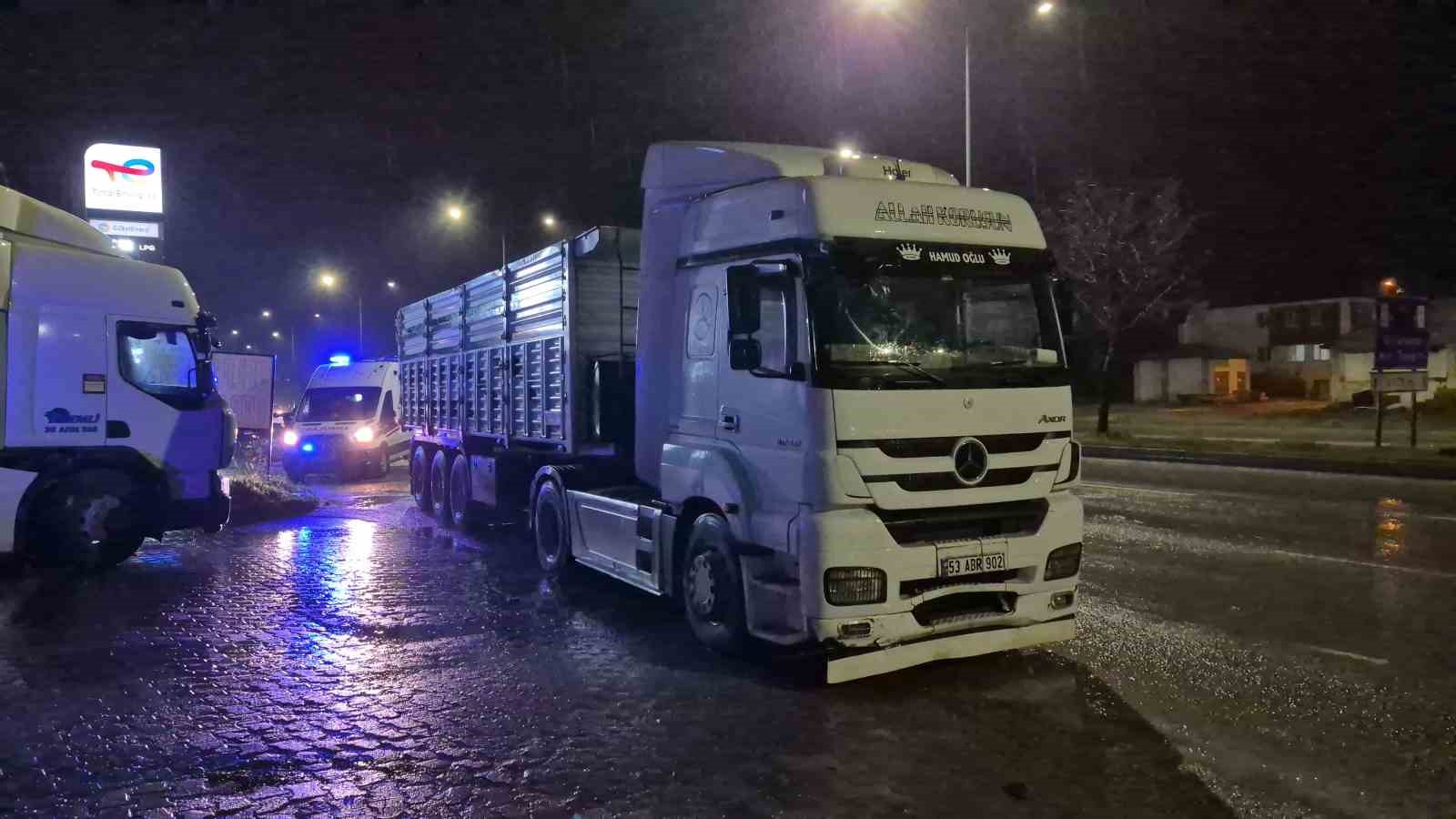 eskisehirde zincirleme trafik kazasi 4 yarali 2 fZMLRT7y