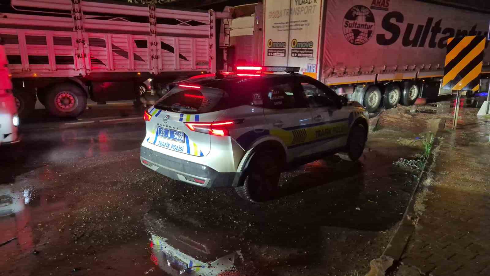 eskisehirde zincirleme trafik kazasi 4 yarali 6