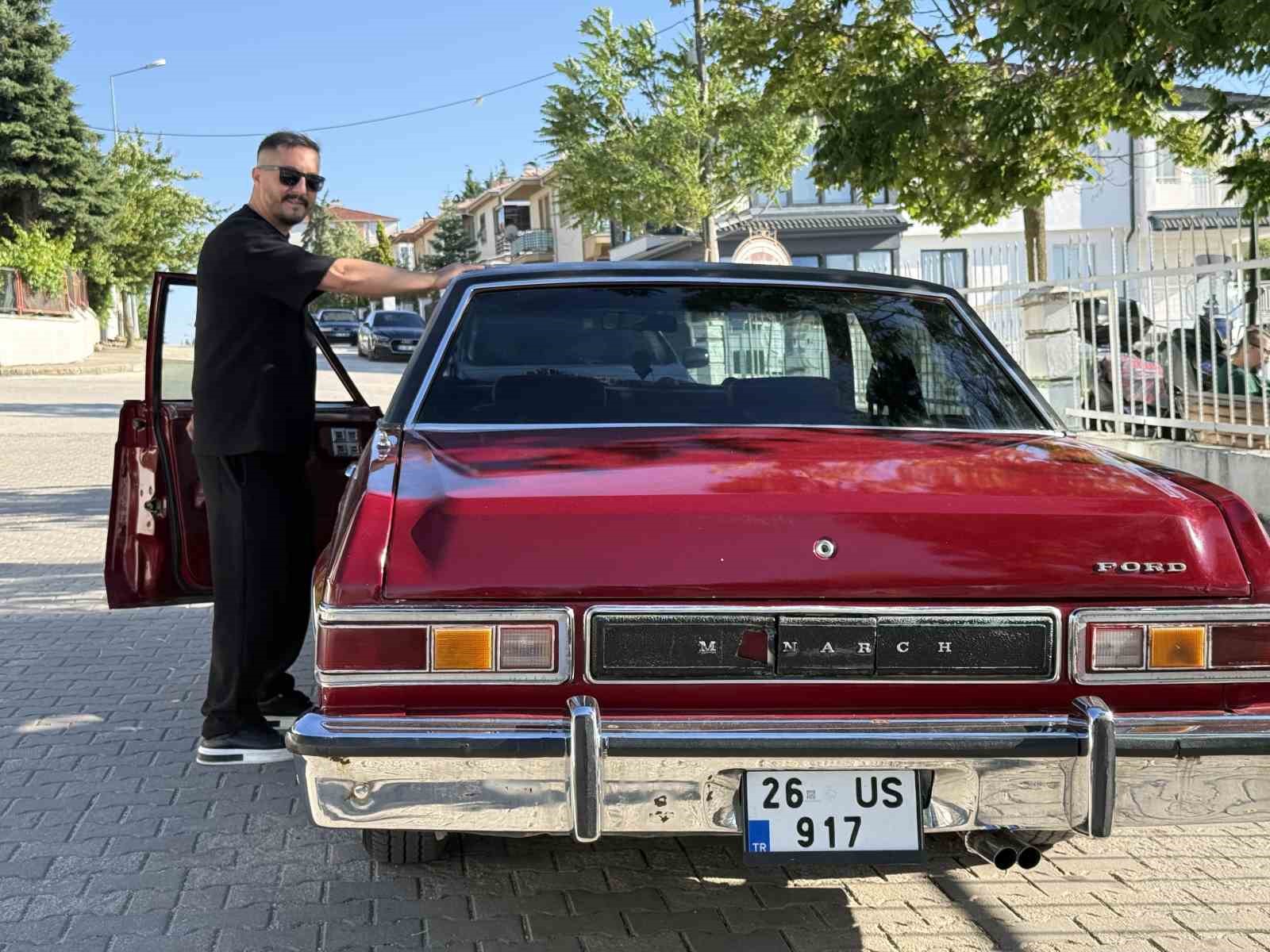 eskisehirin esrefi babasinin anisini yillara meydan okuyan klasik otomobiliyle yasatiyor 13 NgXAV1rB