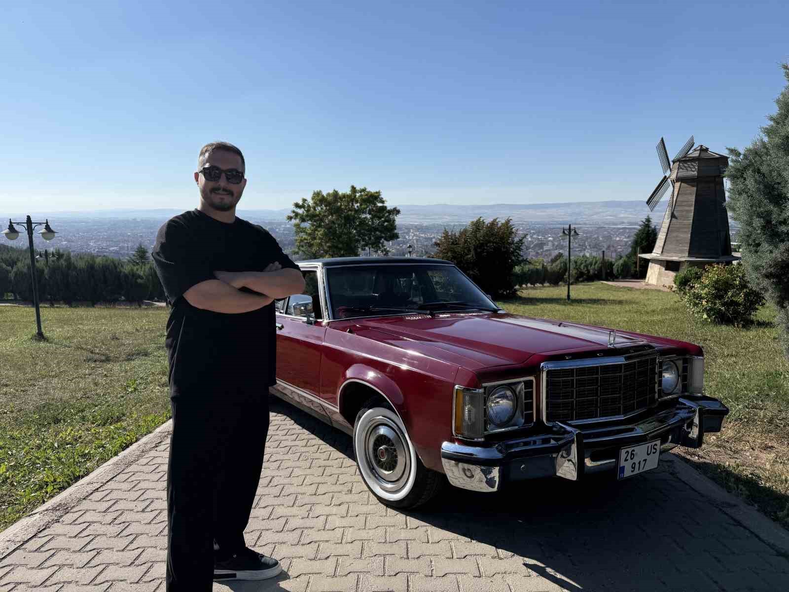 eskisehirin esrefi babasinin anisini yillara meydan okuyan klasik otomobiliyle yasatiyor 7 pPDdCk4A