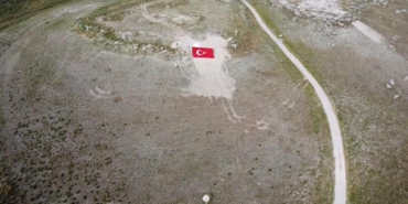 eskisehirli-gencler-milli-takima-destek-icin-daga-turk-bayragi-naksetti-iNXz3i9H.jpg
