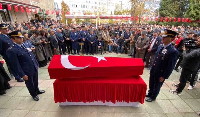 eskisehirli-sehit-ustegmen-emre-mercan-gozyaslariyla-son-yolculuguna-ugurlandi-W5pqj4Pb.jpg