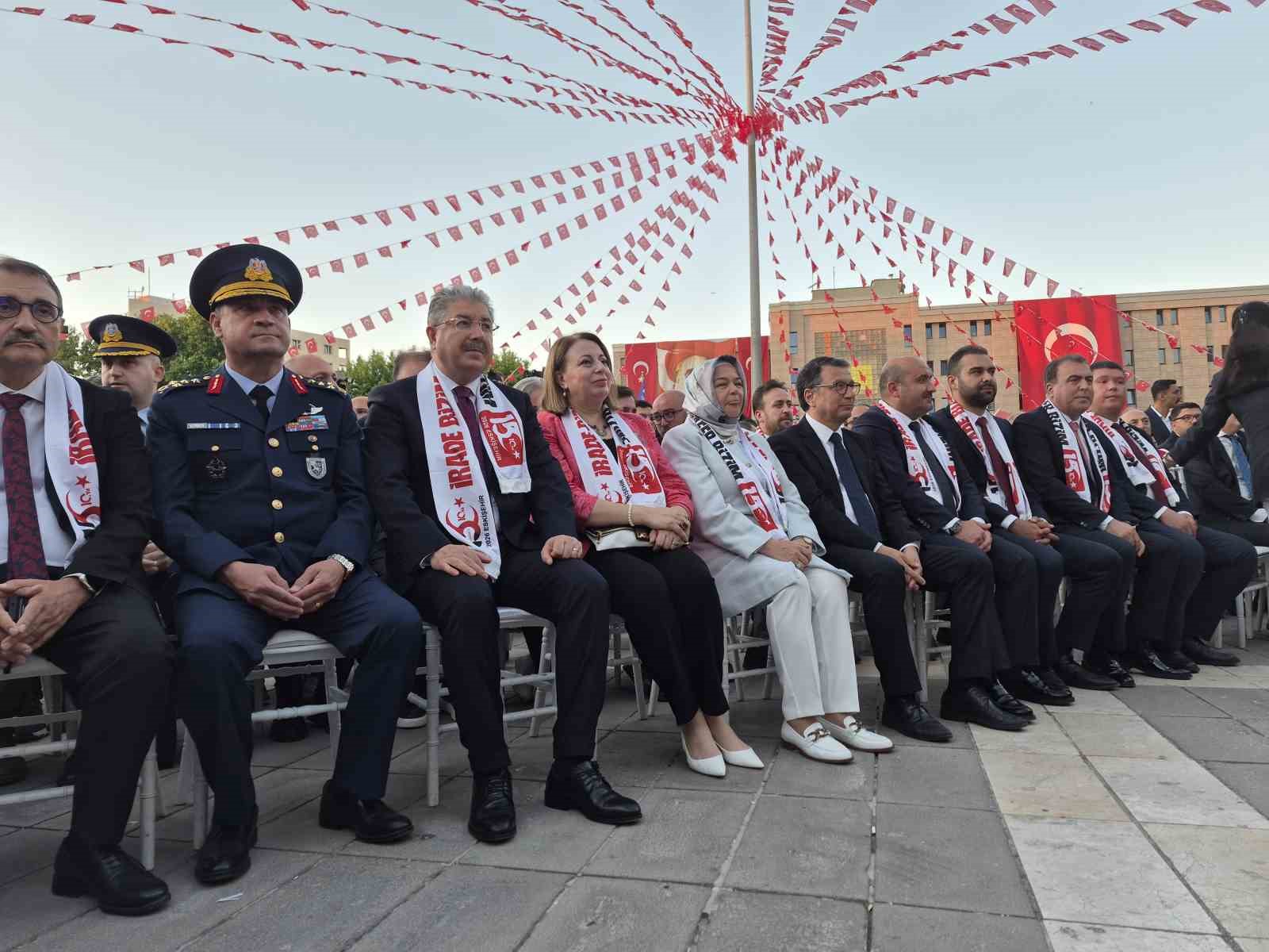 Eskişehirliler 15 Temmuz için tek yürek oldu, meydanda adım atacak yer kalmadı 6 eskisehirliler 15 temmuz icin tek yurek oldu meydanda adim atacak yer kalmadi 2 tUiNk7Te