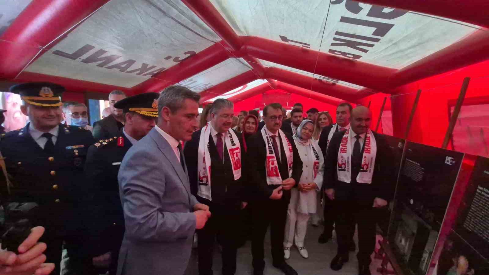 Eskişehirliler 15 Temmuz için tek yürek oldu, meydanda adım atacak yer kalmadı 7 eskisehirliler 15 temmuz icin tek yurek oldu meydanda adim atacak yer kalmadi 3 gGzEJBv6