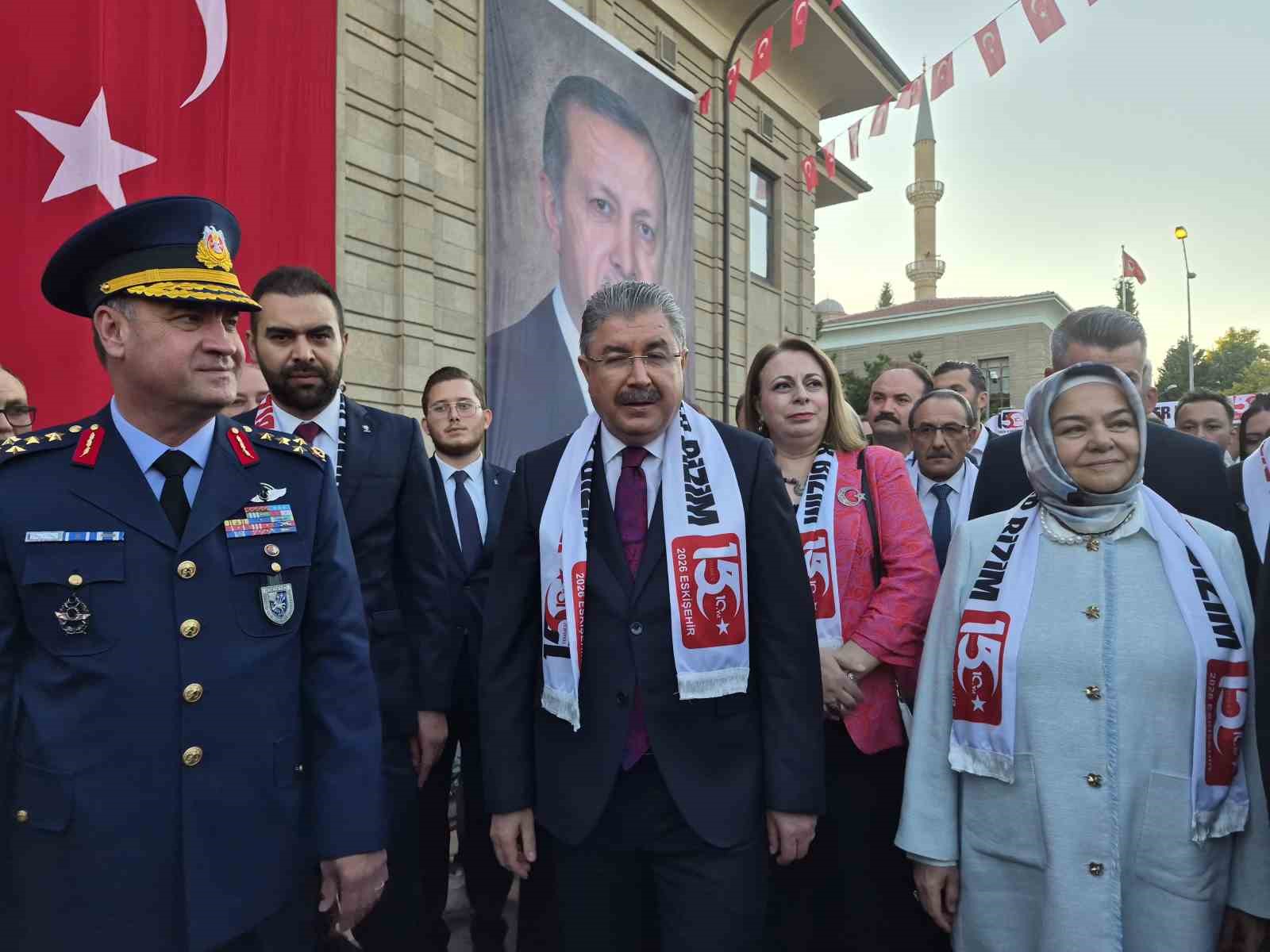 Eskişehirliler 15 Temmuz için tek yürek oldu, meydanda adım atacak yer kalmadı 8 eskisehirliler 15 temmuz icin tek yurek oldu meydanda adim atacak yer kalmadi 4 Mqvykp99