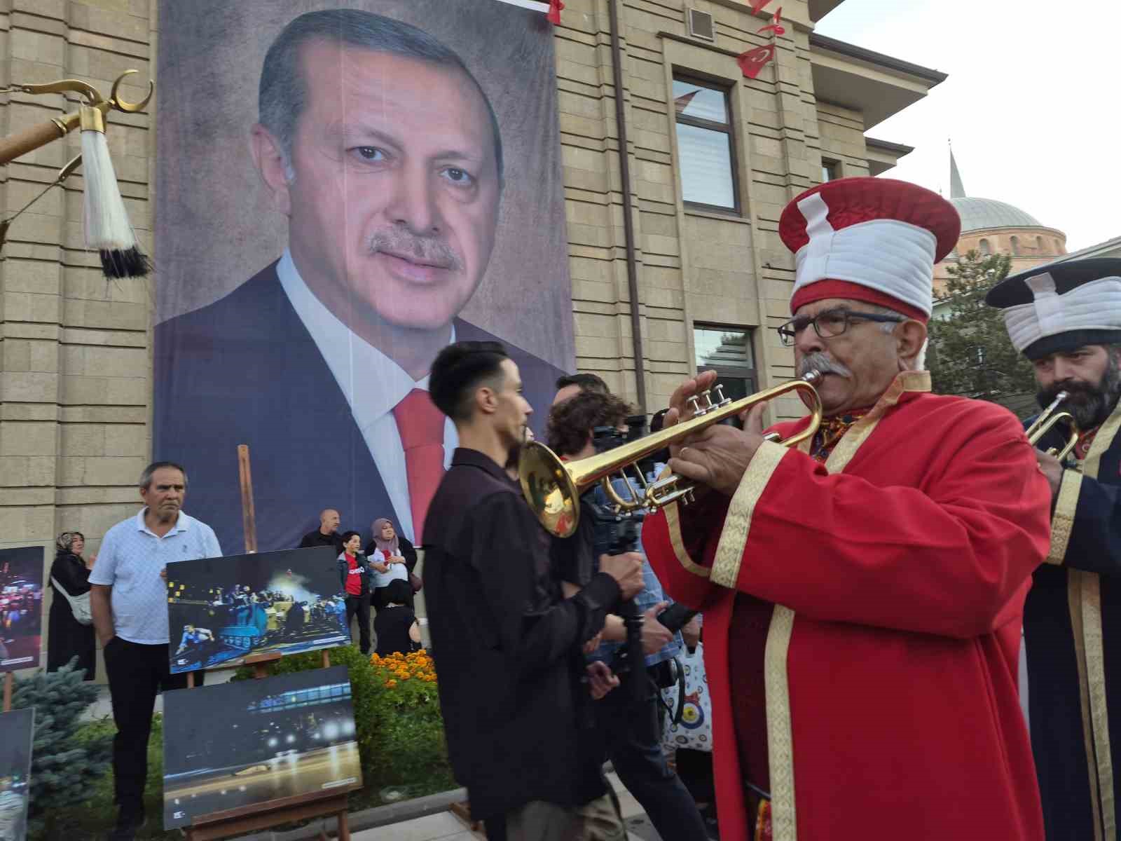 Eskişehirliler 15 Temmuz için tek yürek oldu, meydanda adım atacak yer kalmadı 9 eskisehirliler 15 temmuz icin tek yurek oldu meydanda adim atacak yer kalmadi 5 5z7dMsaV