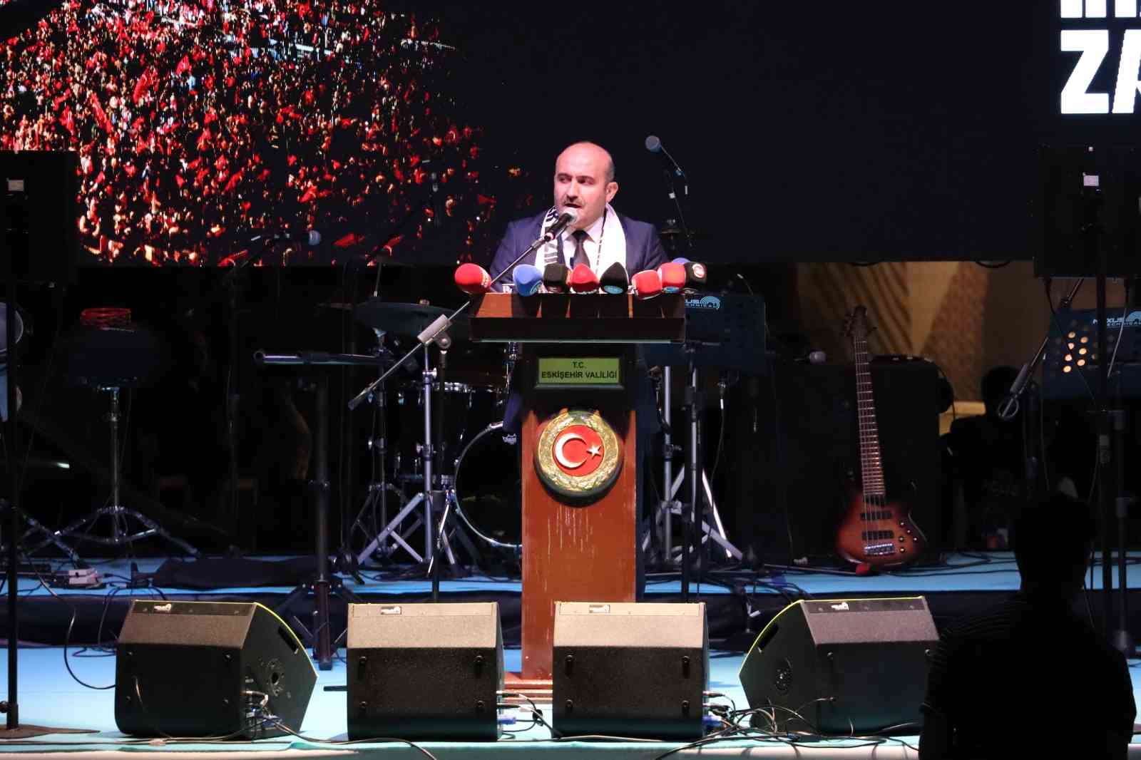 Eskişehirliler 15 Temmuz için tek yürek oldu, meydanda adım atacak yer kalmadı 12 eskisehirliler 15 temmuz icin tek yurek oldu meydanda adim atacak yer kalmadi 8