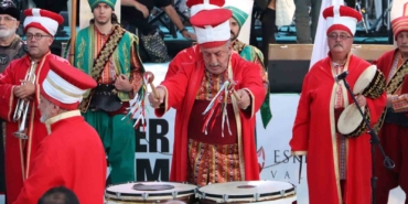 eskisehirliler-15-temmuz-icin-tek-yurek-oldu-meydanda-adim-atacak-yer-kalmadi-ChIKPu5n.jpg