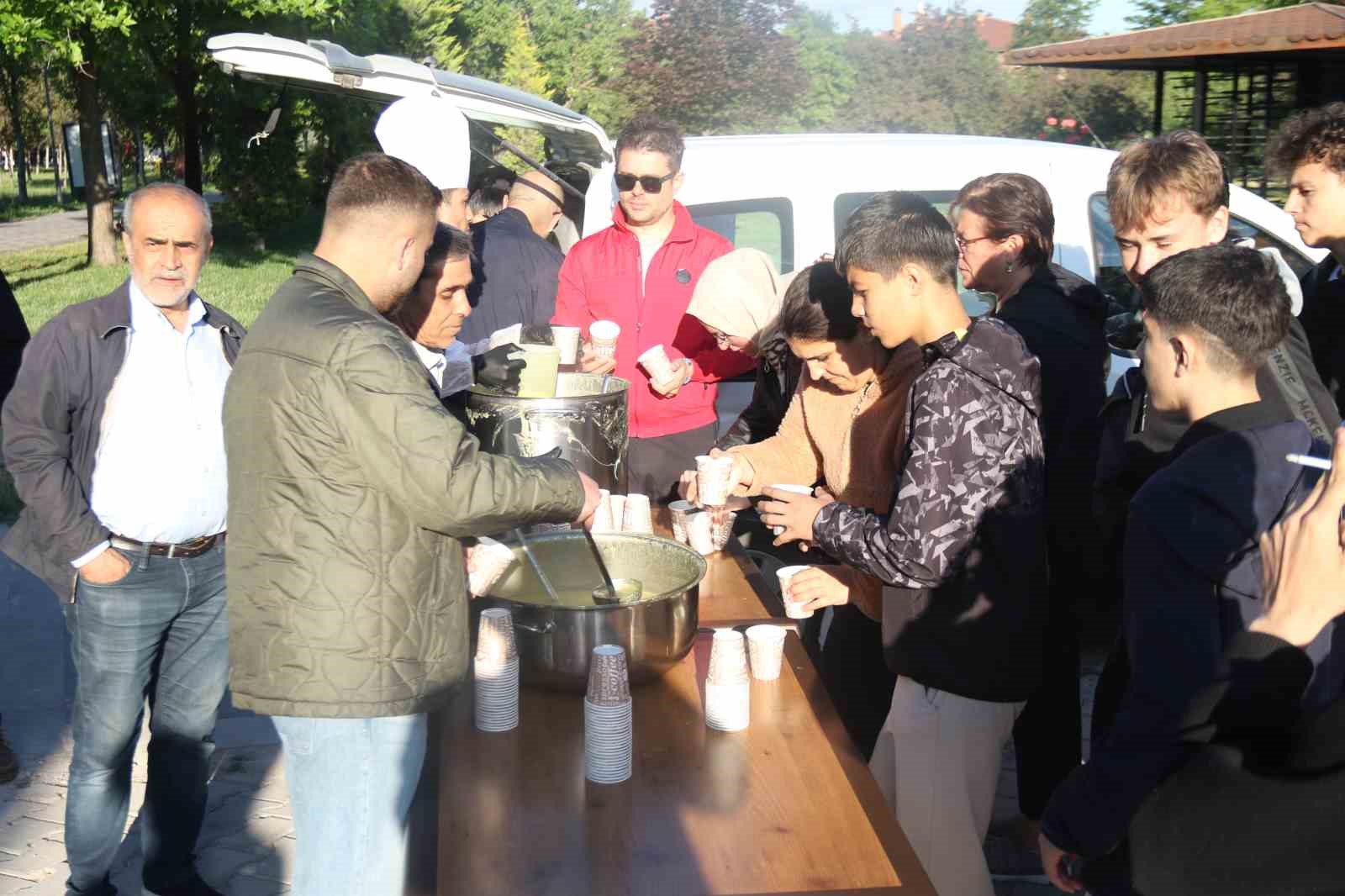Eskişehirliler 24 yıl sonra millilerin Dünya Kupası coşkusunu sabahın erken saatlerinde yaşadı 16 eskisehirliler 24 yil sonra millilerin dunya kupasi coskusunu sabahin erken saatlerinde yasadi 12 Lpsij8su