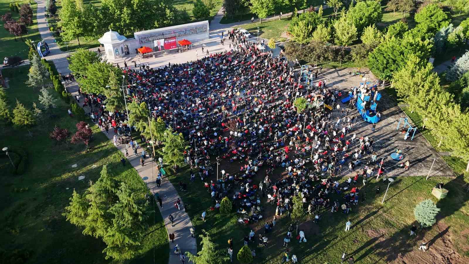Eskişehirliler 24 yıl sonra millilerin Dünya Kupası coşkusunu sabahın erken saatlerinde yaşadı 7 eskisehirliler 24 yil sonra millilerin dunya kupasi coskusunu sabahin erken saatlerinde yasadi 3 TPdIWZ6z