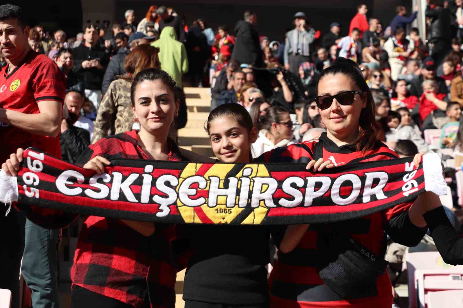 eskisehirspor tribunlerinden ispanyaya selam 2 MMwzjzZl