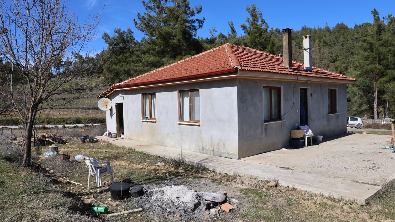Eşlerin ölümle biten bıçaklı kavgasının ardından olayın yaşandığı ev sessizliğe büründü 5 eslerin olumle biten bicakli kavgasinin ardindan olayin yasandigi ev sessizlige burundu 1 cZJiHEcI