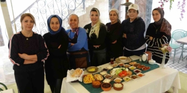 eslerinden-imza-karsiliginda-toplanan-kadinlar-once-kooperatif-kurdu-sonra-restoran-acti-fOG1tZQO.jpg