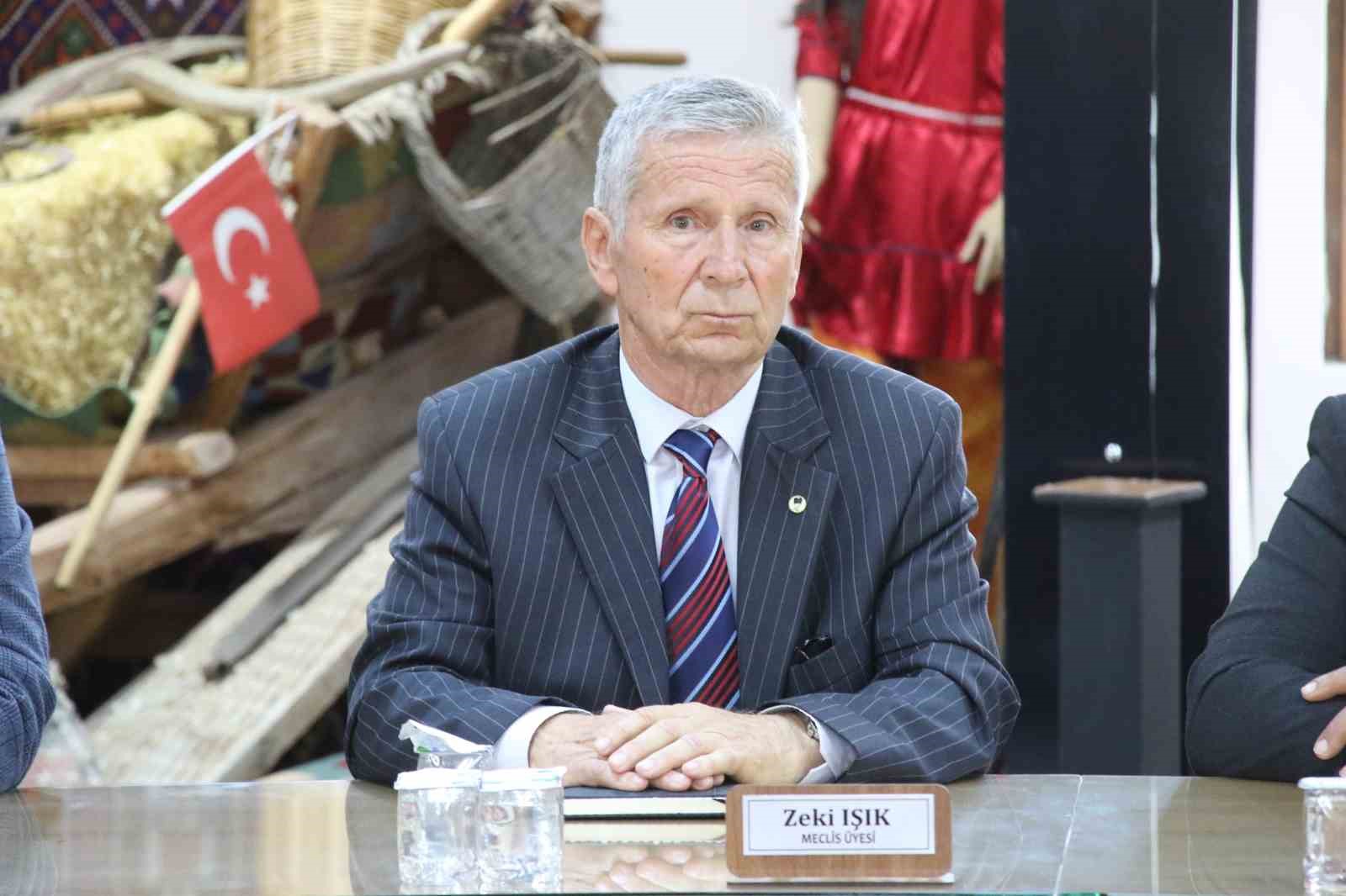 esme belediye baskan vekilligine zeki isik secildi 3 IU5FmERV