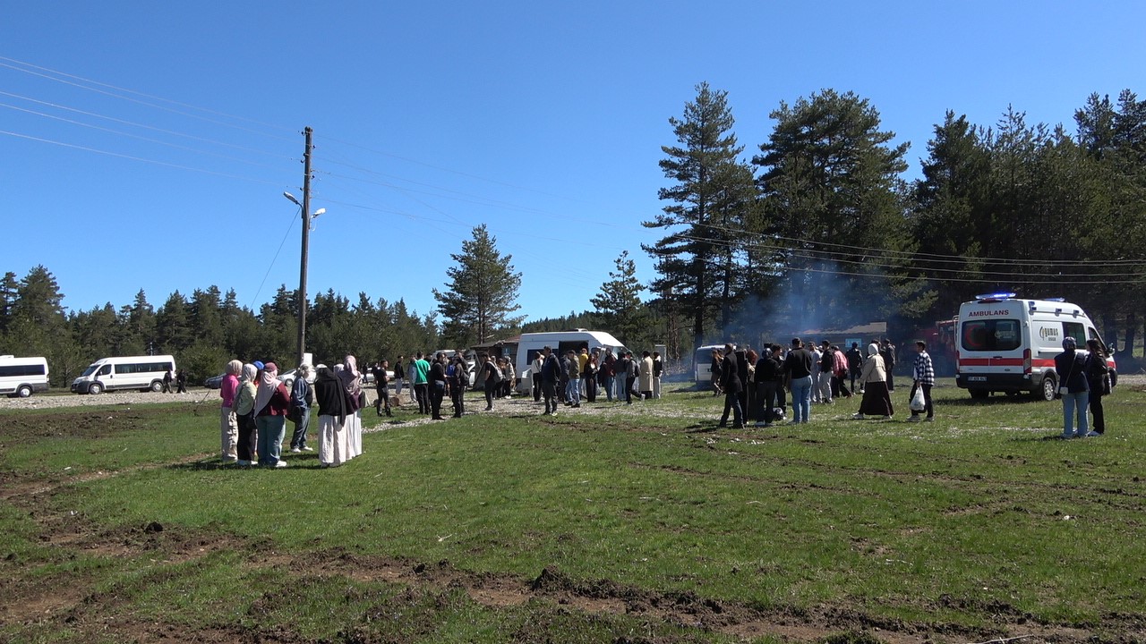 Eşsiz manzaraya sahip yaylada, 19 Mayıs Gençlik Festivali coşkusu 16 essiz manzaraya sahip yaylada 19 mayis genclik festivali coskusu 12