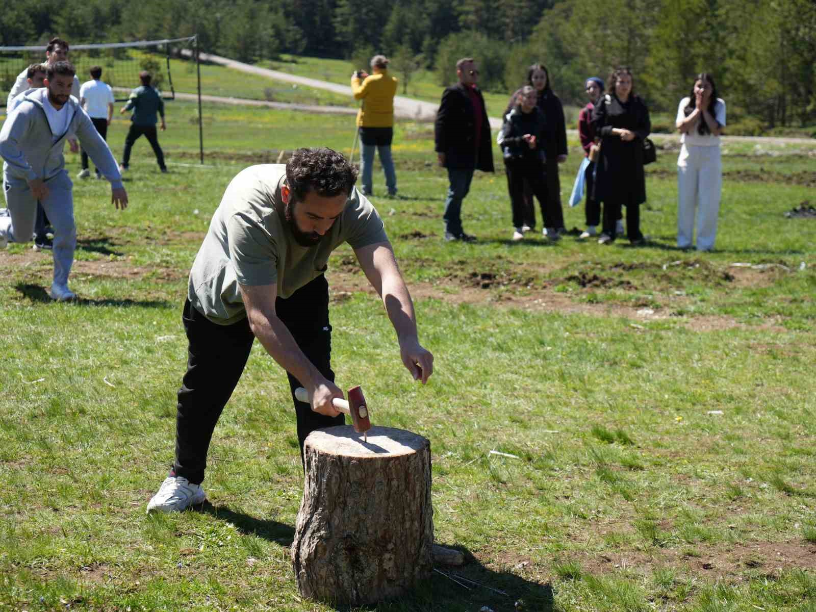 Eşsiz manzaraya sahip yaylada, 19 Mayıs Gençlik Festivali coşkusu 12 essiz manzaraya sahip yaylada 19 mayis genclik festivali coskusu 8 fEtpg6nH