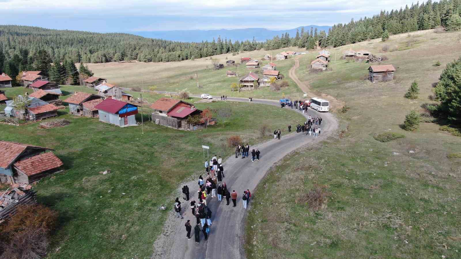Eşsiz manzaraya sahip yaylada Cumhuriyet Bayramı coşkusu 5 essiz manzaraya sahip yaylada cumhuriyet bayrami coskusu 1 28fOSt4b