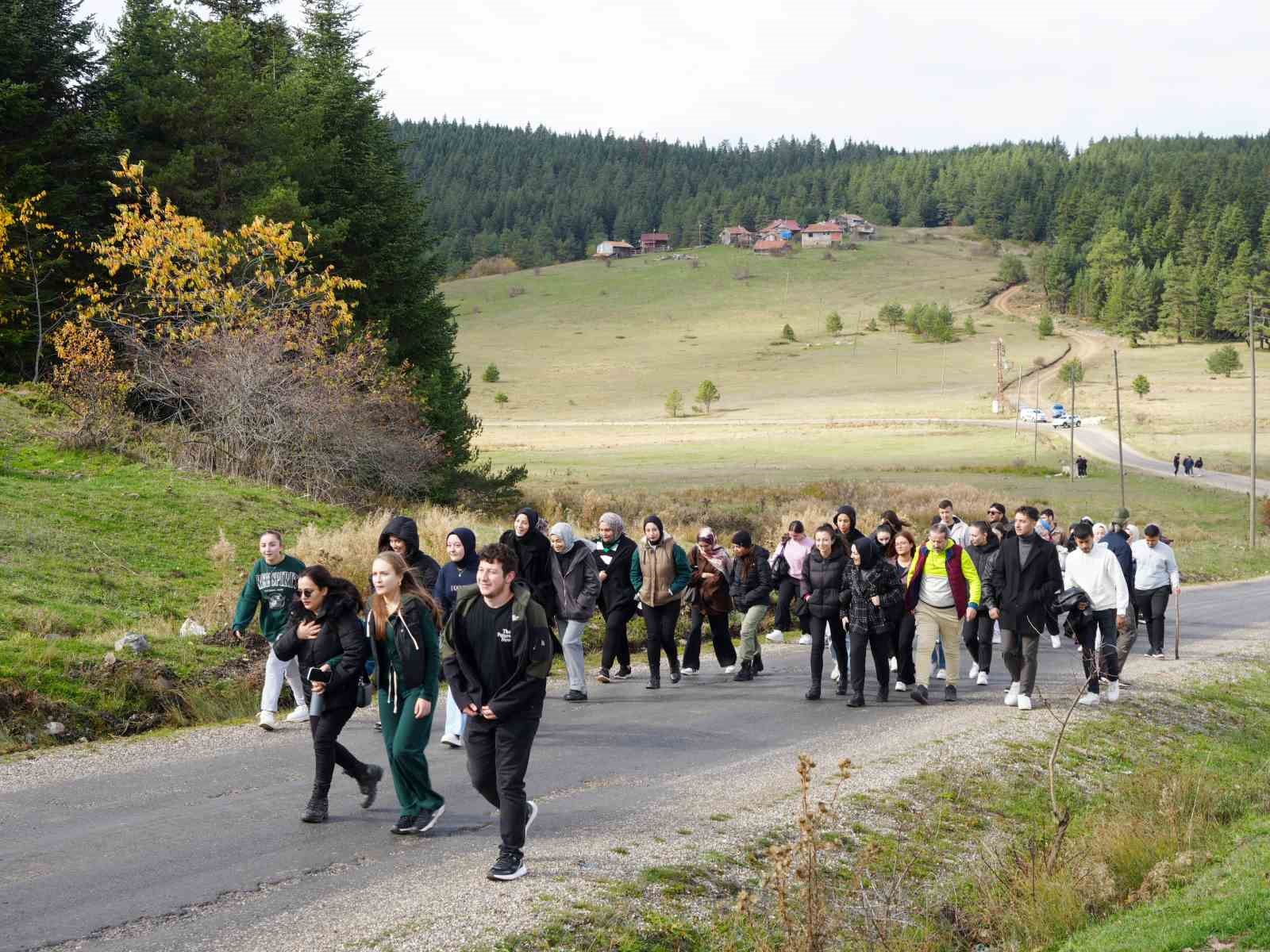 Eşsiz manzaraya sahip yaylada Cumhuriyet Bayramı coşkusu 17 essiz manzaraya sahip yaylada cumhuriyet bayrami coskusu 13 B3ybaMie