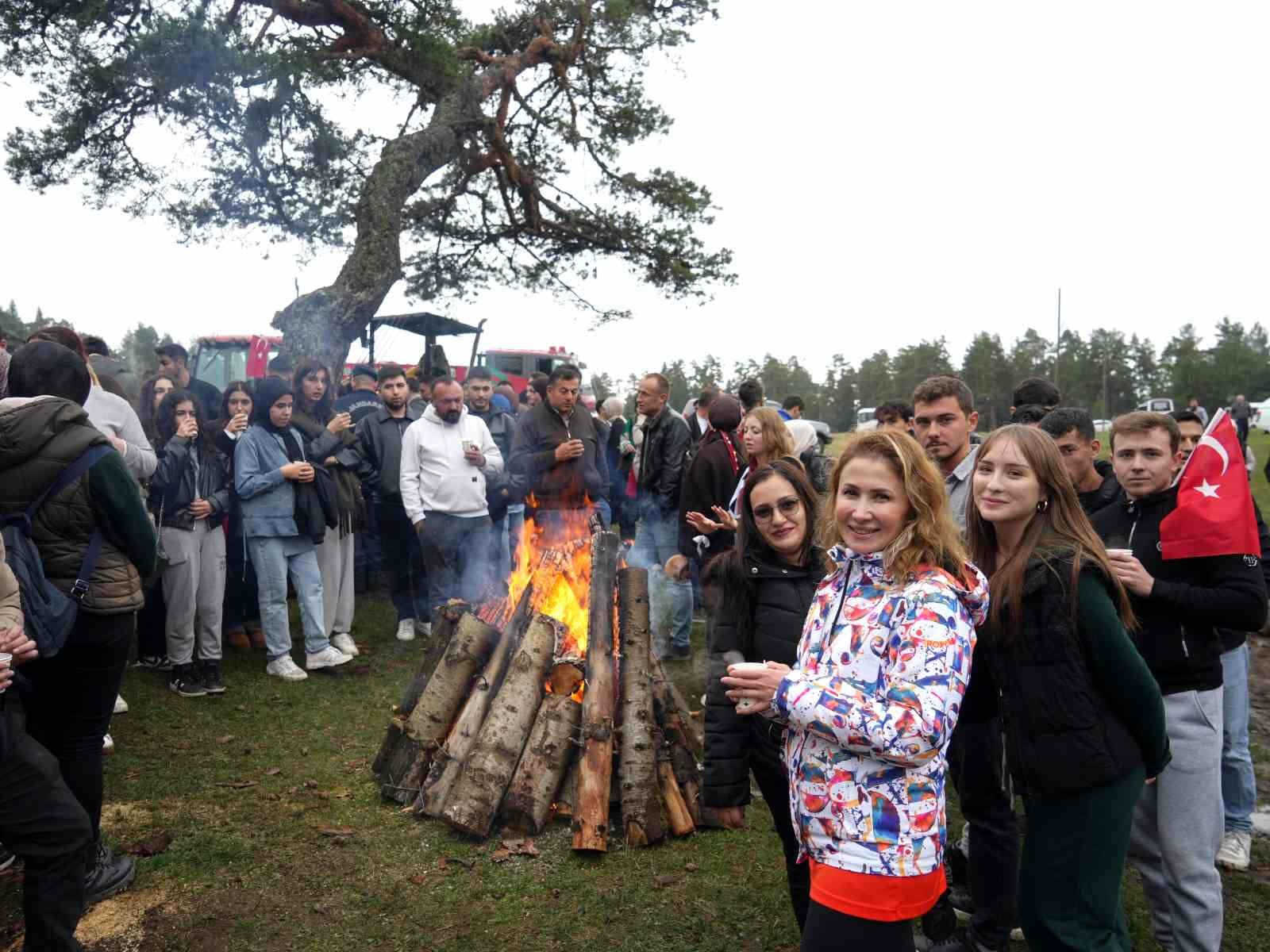 Eşsiz manzaraya sahip yaylada Cumhuriyet Bayramı coşkusu 6 essiz manzaraya sahip yaylada cumhuriyet bayrami coskusu 2 1u2hIDvG