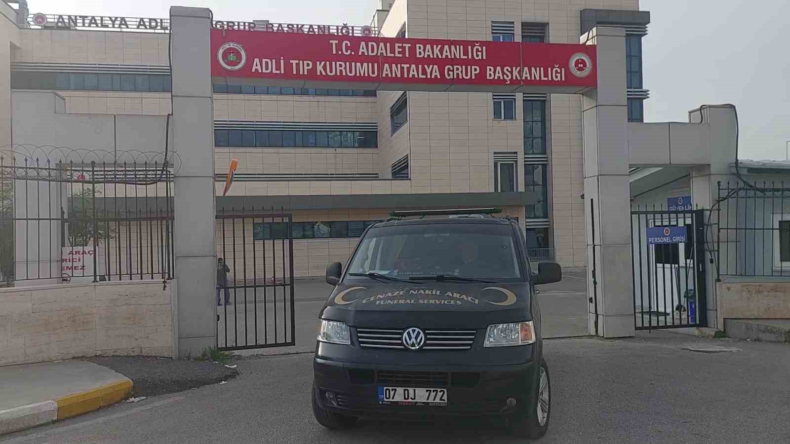 estetik ameliyat sonrasi hayatini kaybeden alman kadinin cenazesi ulkesine goturuldu 2 417n8Cvn