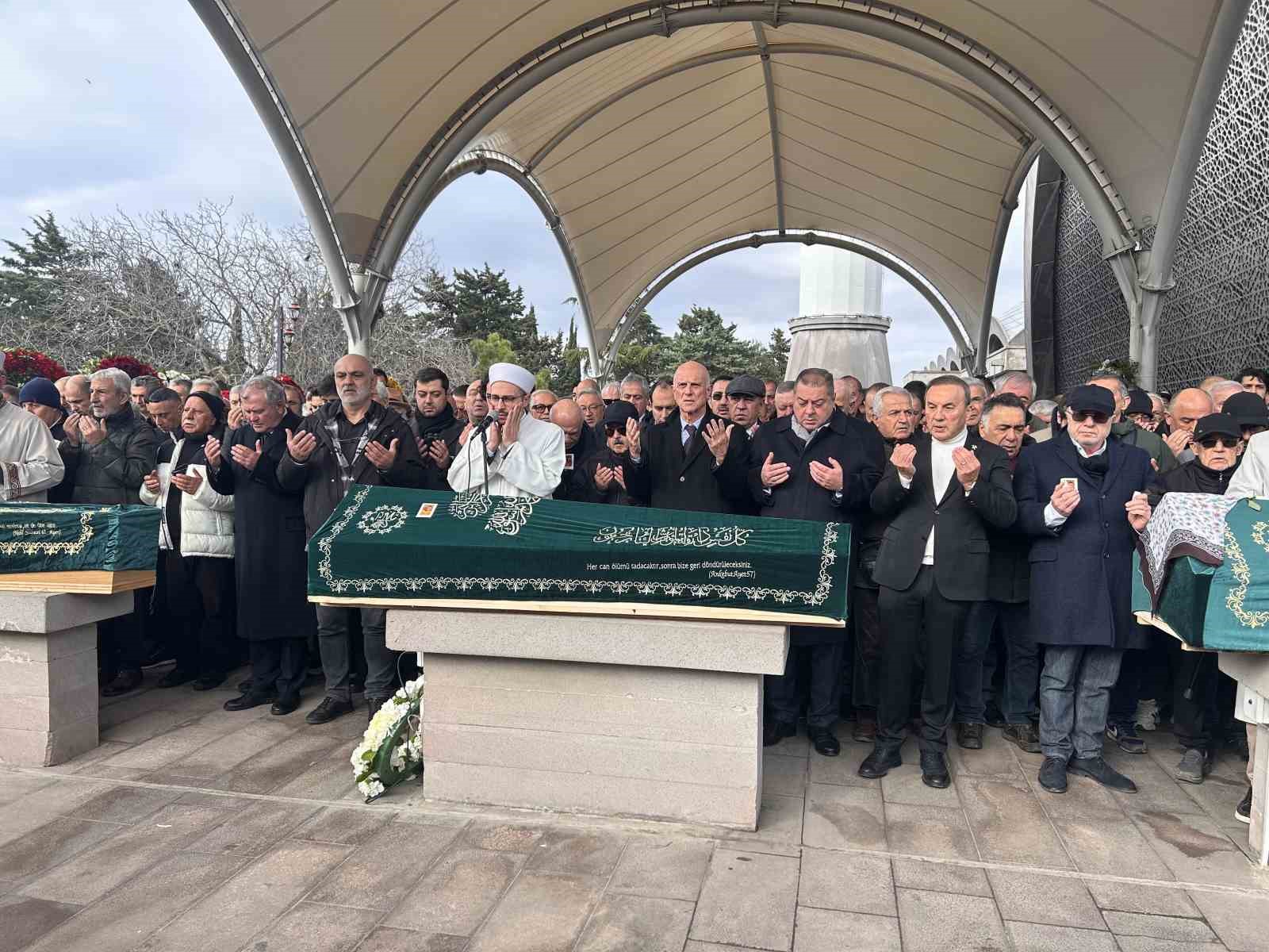 etiyopyada silahli saldirida hayatini kaybeden is adamlari son yolculuklarina ugurlandi 0 YhTWJO8f