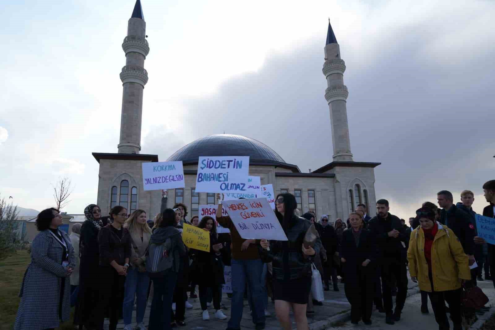 etude kadina yonelik siddete karsi farkindalik yuruyusu 5 gSVL8Eal