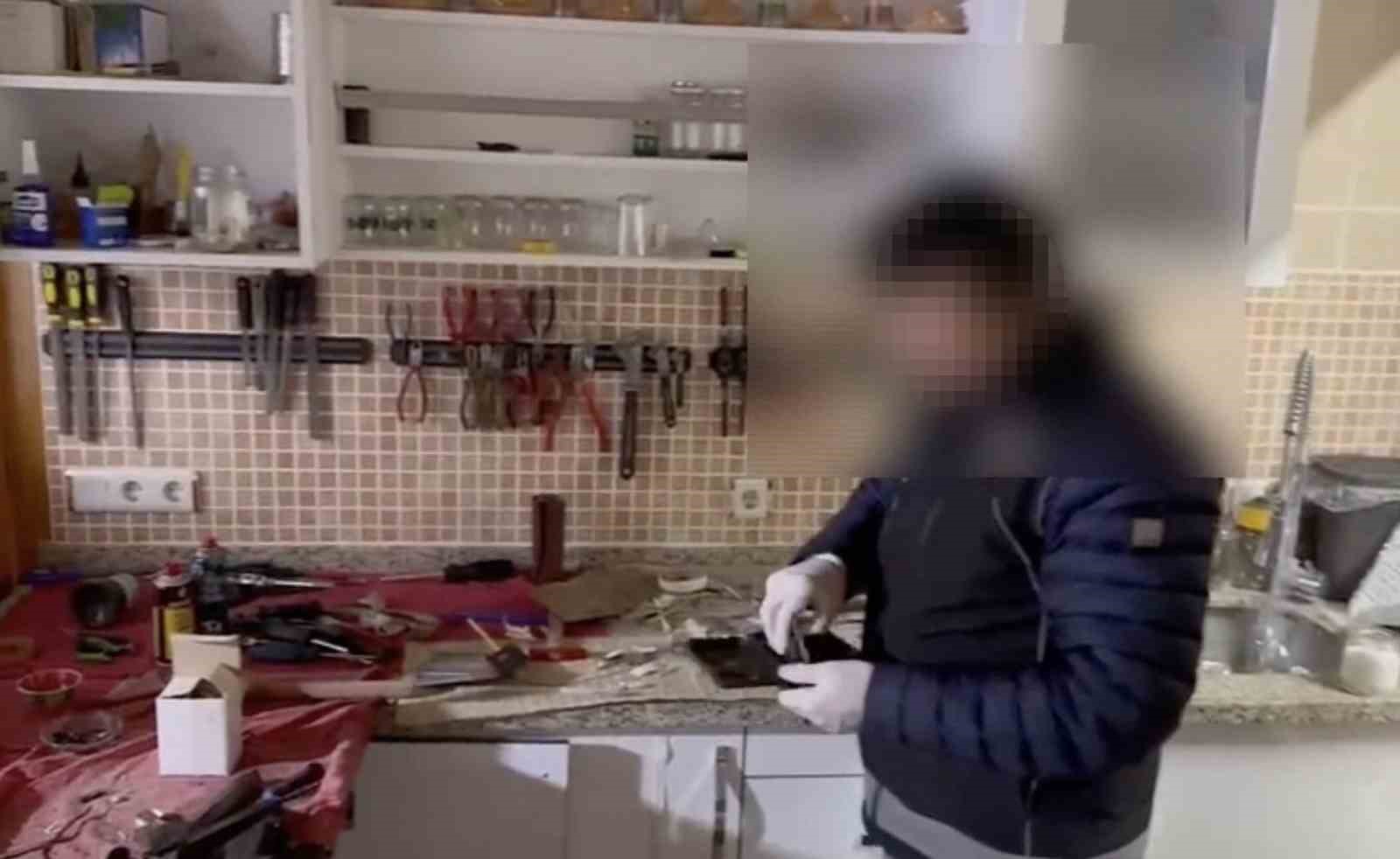 ev deas baglantili silah imalathanesi cikti kokain ve yuzlerce silah parcasi yakalandi 0 w4Fqj6U5