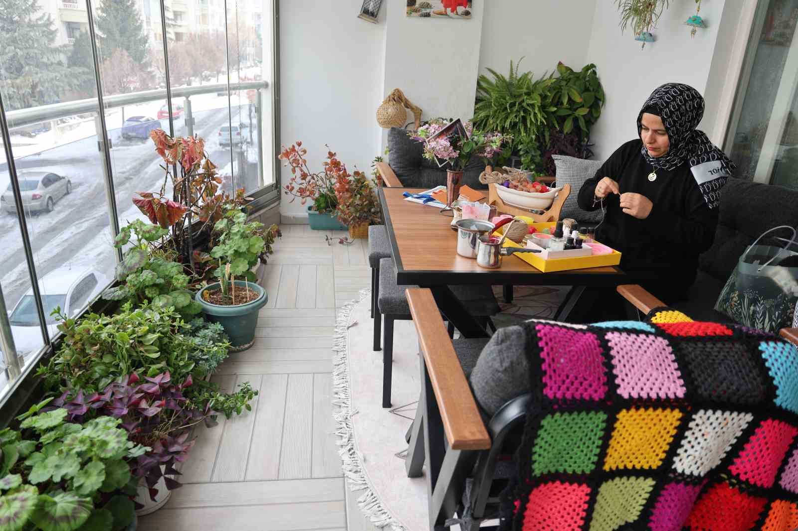 ev haniminin azmi 20 belge aldi ve 300 ogrenciye usta oldu 0