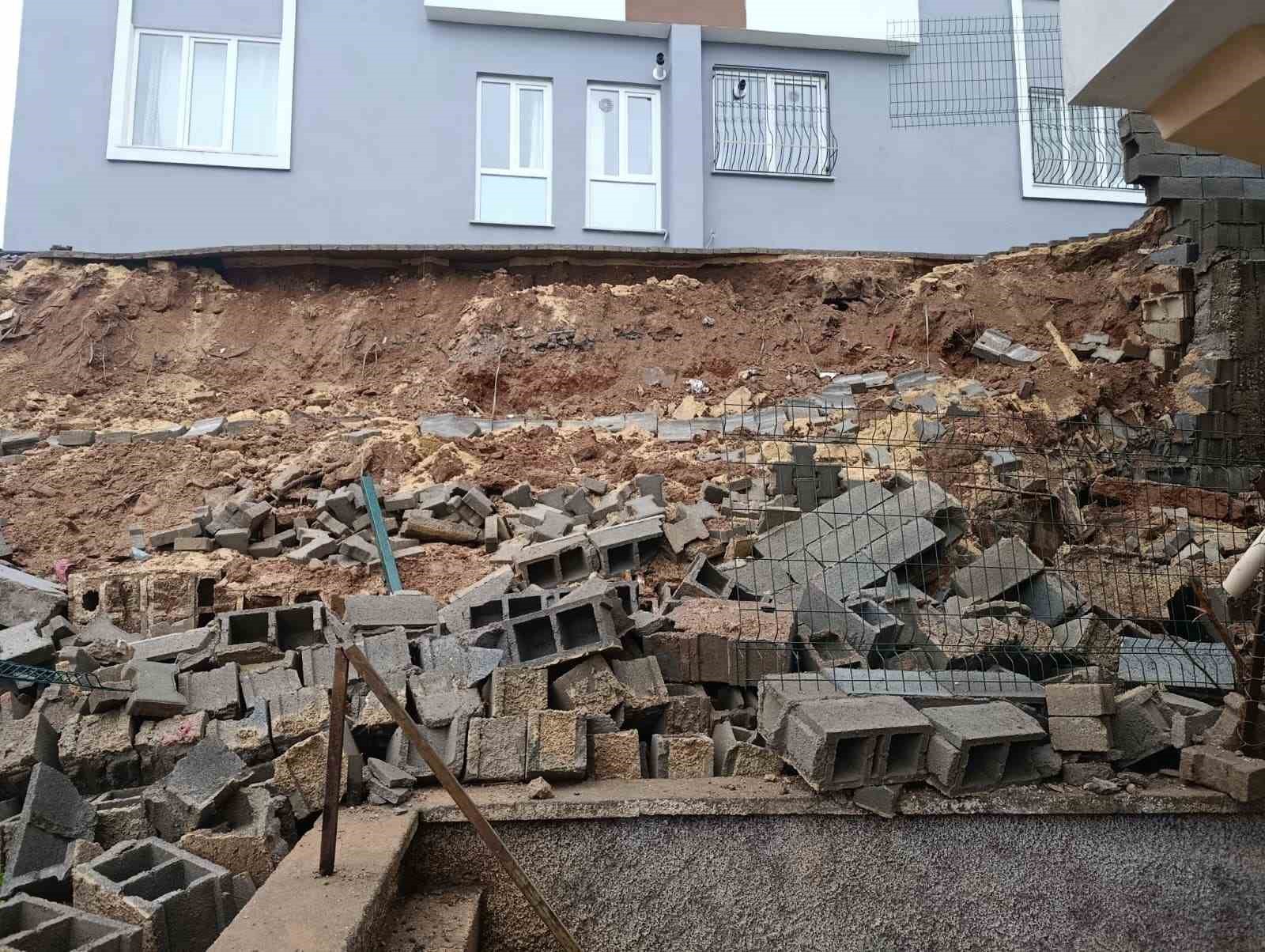 Ev sahibi, duvar çökmesini ’deprem’ zannetmiş 6 ev sahibi duvar cokmesini deprem zannetmis 2 ETquWrgO