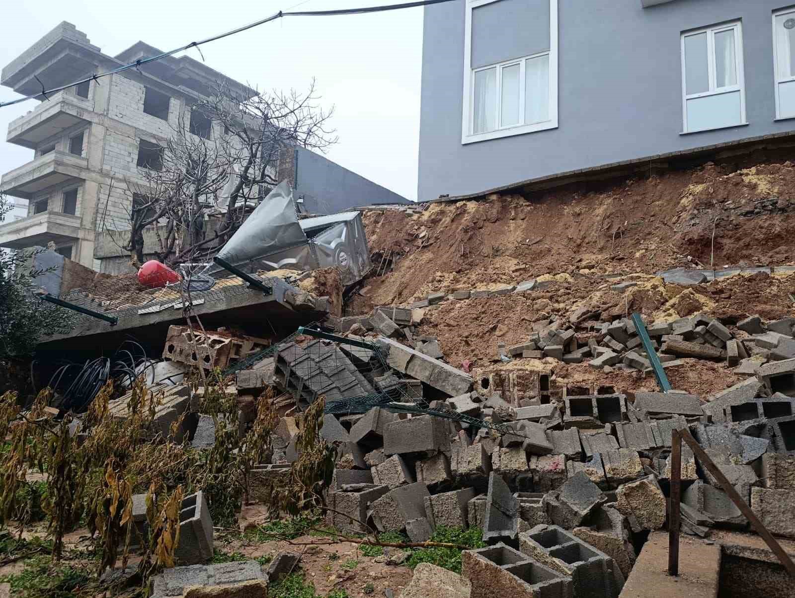 Ev sahibi, duvar çökmesini ’deprem’ zannetmiş 7 ev sahibi duvar cokmesini deprem zannetmis 3 KHdcCew5