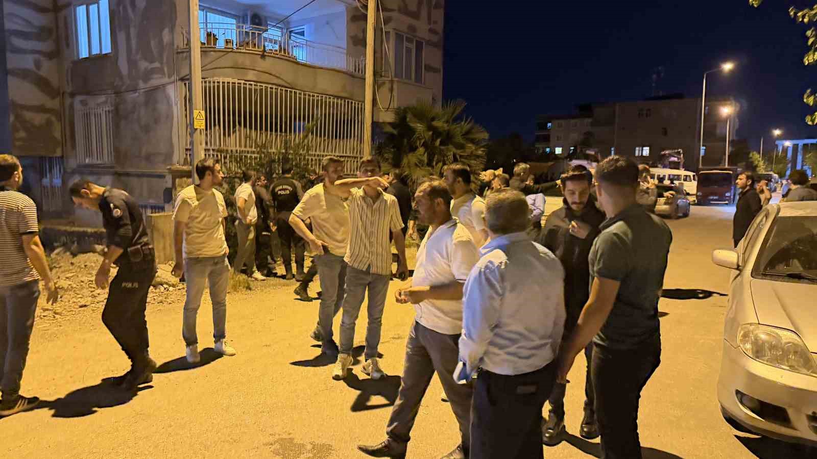 ev sahibi ile kiraci arasinda bicakli sopali tasli kavga 11 yarali 0 WhrWEETn