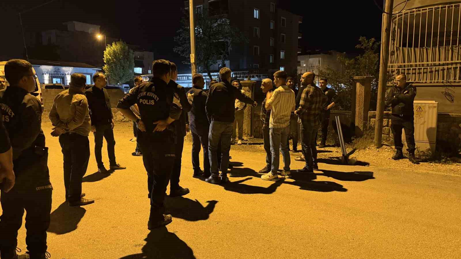 ev sahibi ile kiraci arasinda bicakli sopali tasli kavga 11 yarali 1 2kOej1P8