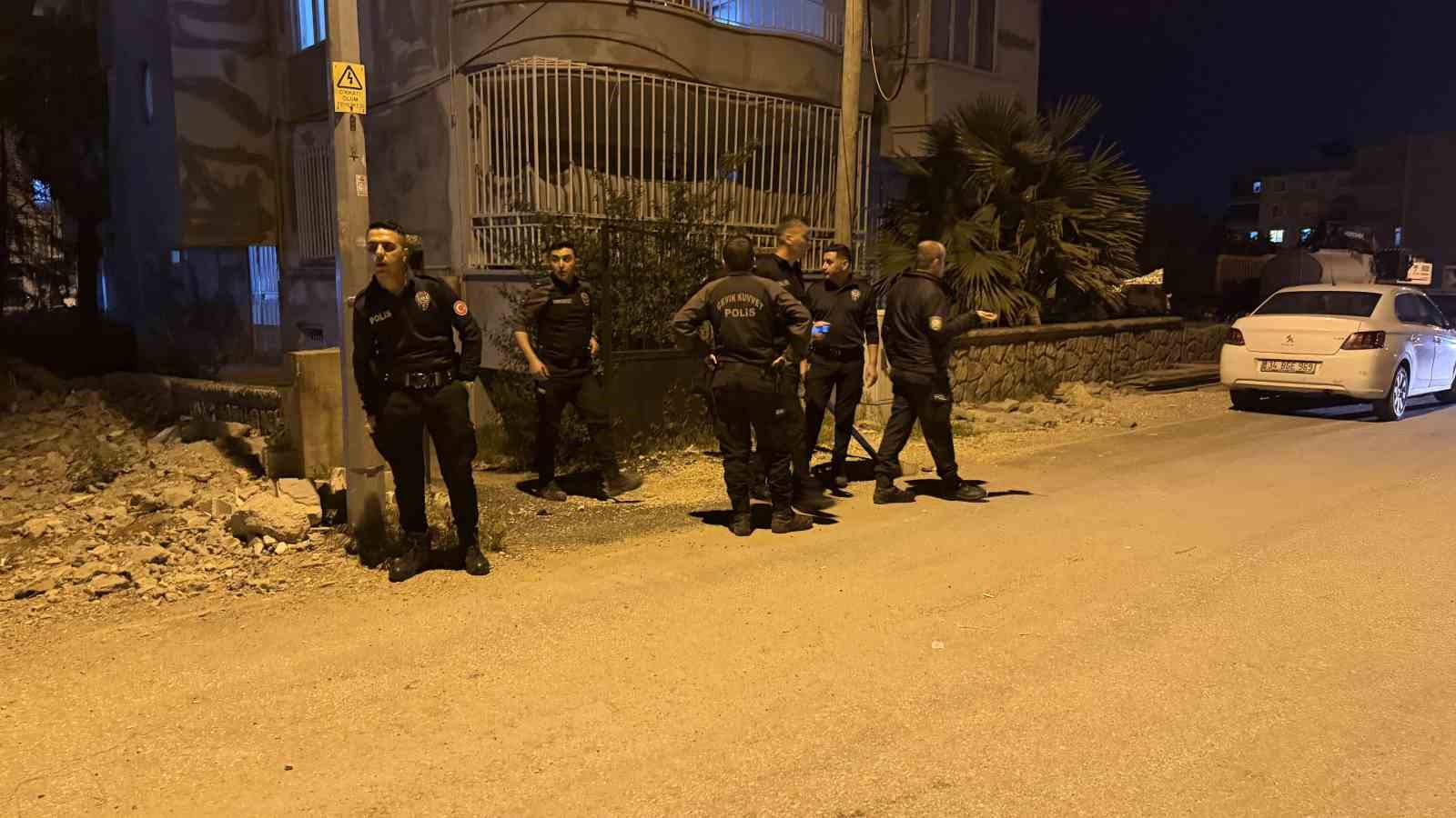ev sahibi ile kiraci arasinda bicakli sopali tasli kavga 11 yarali 2 Ee3TQCdM