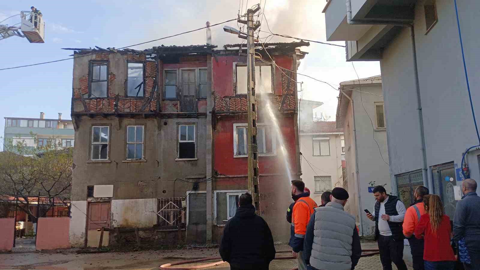 ev sahibi uyurken elektrikli sobadan yangin cikti 5