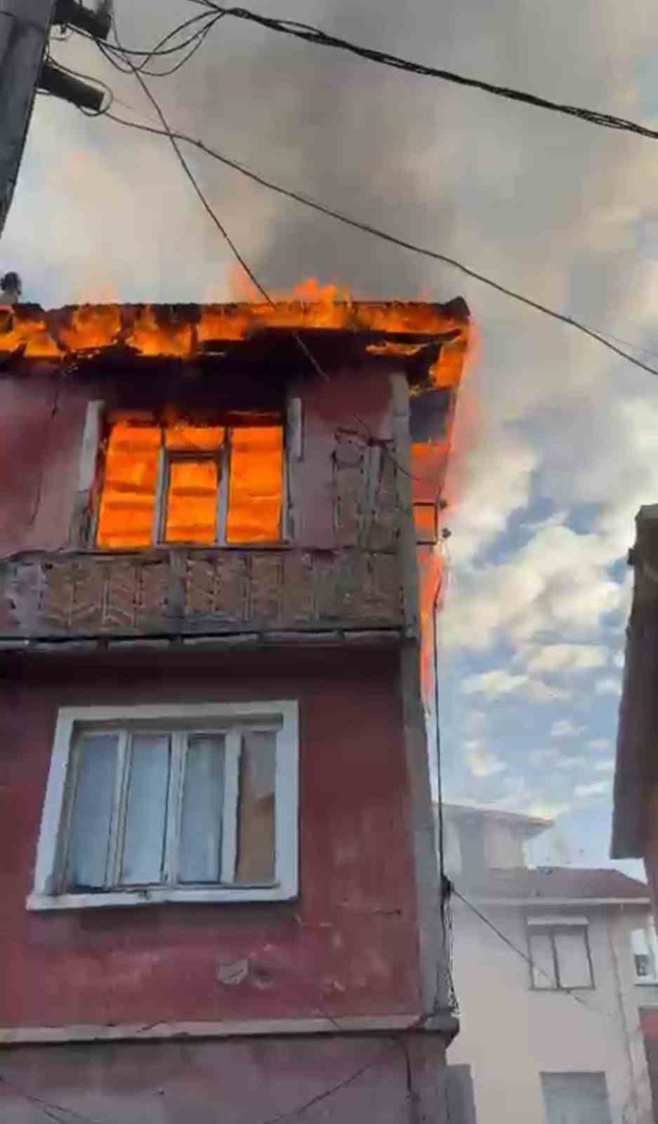 ev sahibi uyurken elektrikli sobadan yangin cikti 6 MpYrHbJw