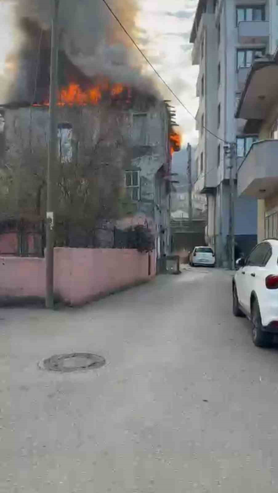 ev sahibi uyurken elektrikli sobadan yangin cikti 7
