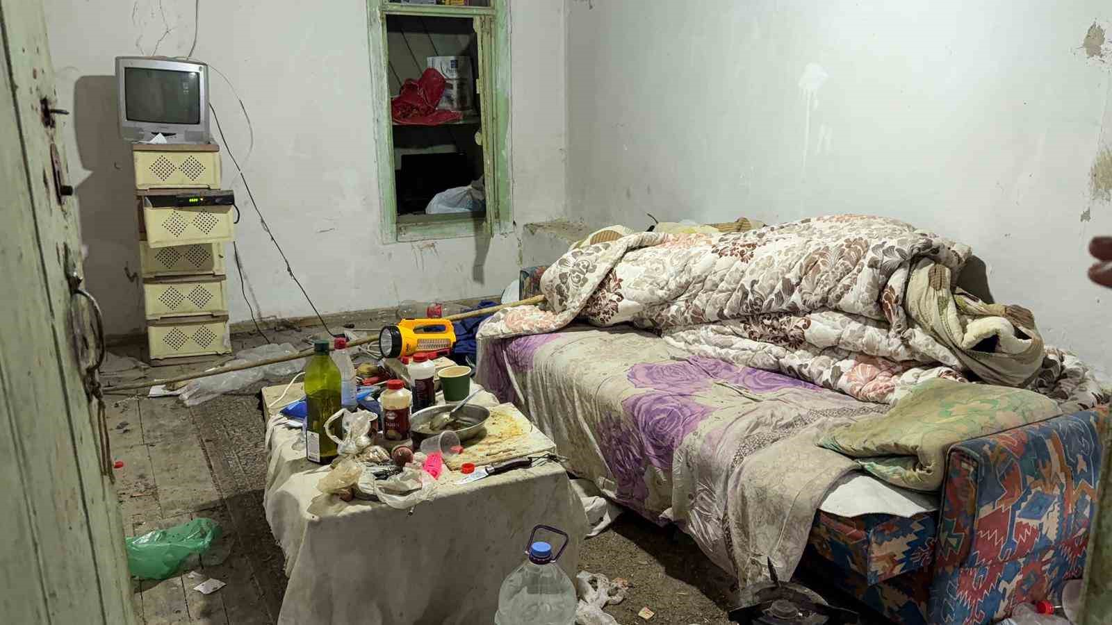 ev sahibiyle kiraci arasindaki cop bahce kavgasi bahcenin sinirlarini asti 4 rthy4SYi