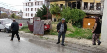 ev-sahibiyle-kiraci-arasindaki-cop-bahce-kavgasi-bahcenin-sinirlarini-asti-q117MXuU.jpg