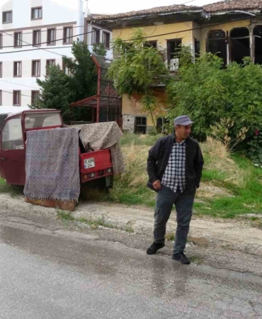 ev-sahibiyle-kiraci-arasindaki-cop-bahce-kavgasi-bahcenin-sinirlarini-asti-q117MXuU.jpg