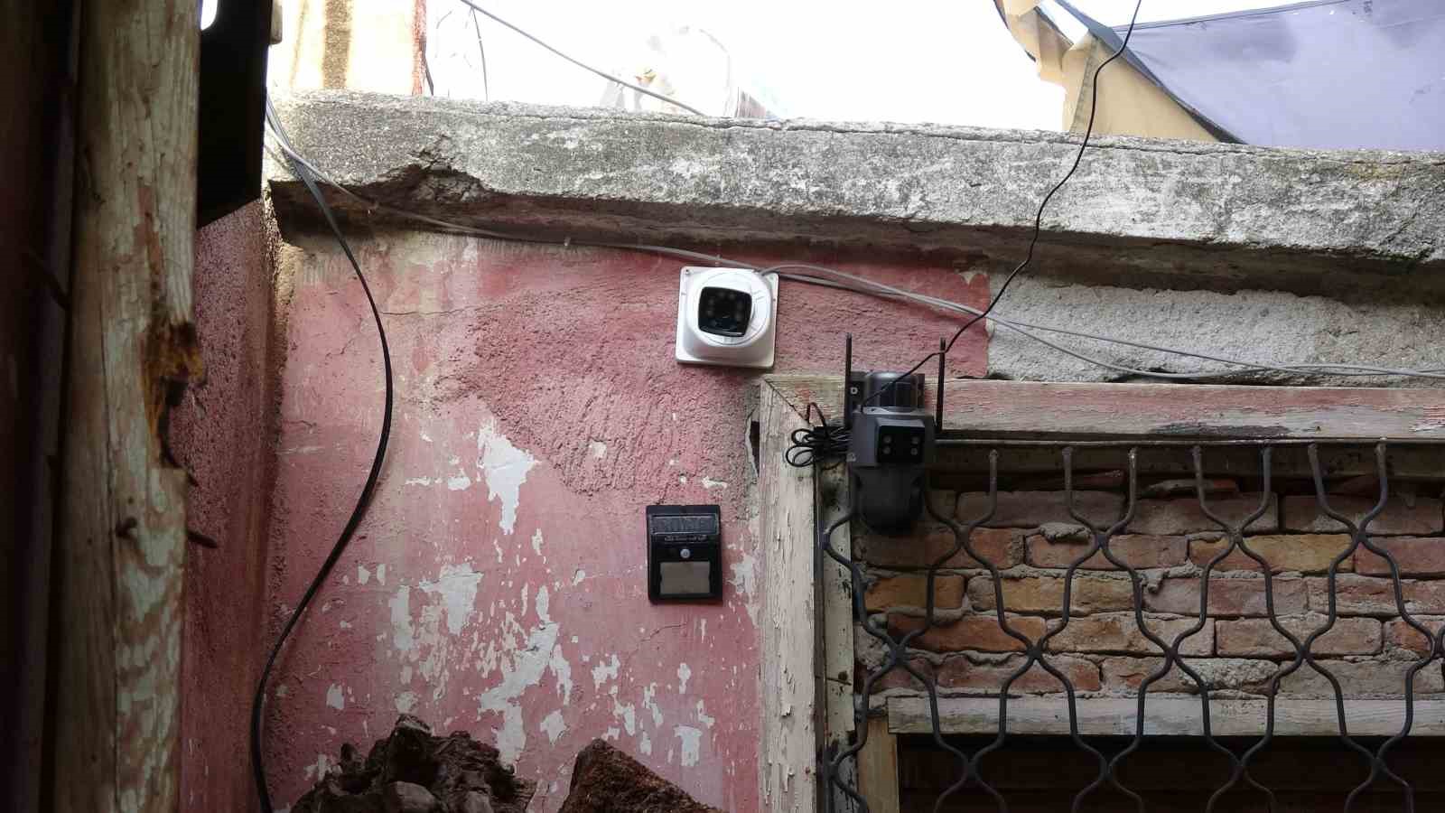 ev sahibiyle kiracinin copluge donmus bahce kavgasi 4 fHLXXP3E