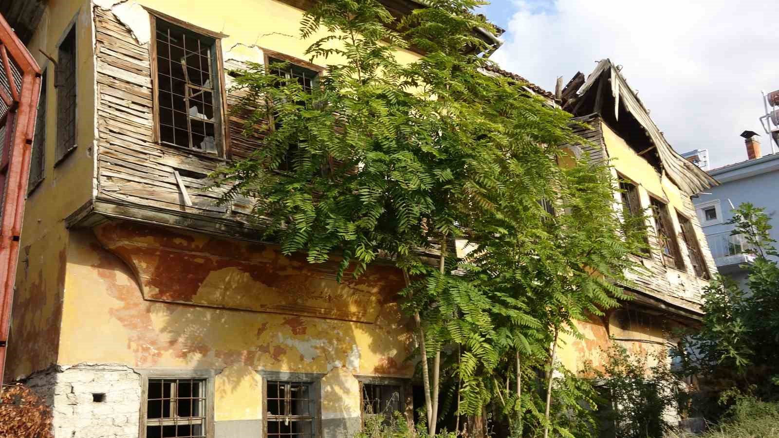 ev sahibiyle kiracinin copluge donmus bahce kavgasi 6 6N3CqiWA