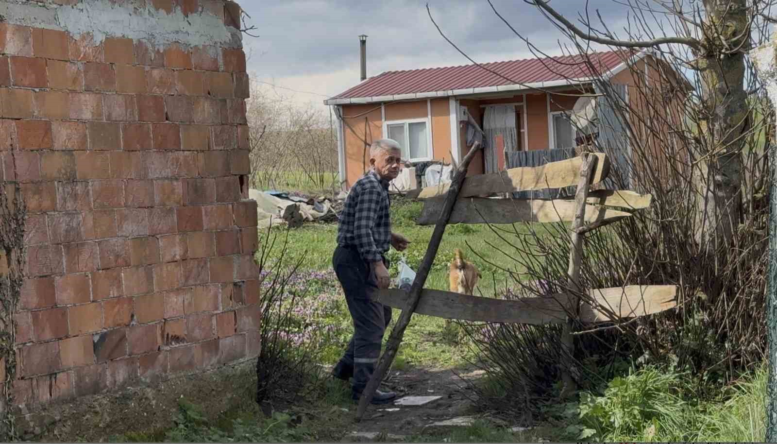 ev var yol yok 62 yasindaki adam 10 yildir tarladan yuruyor 1 UnKfpMwn