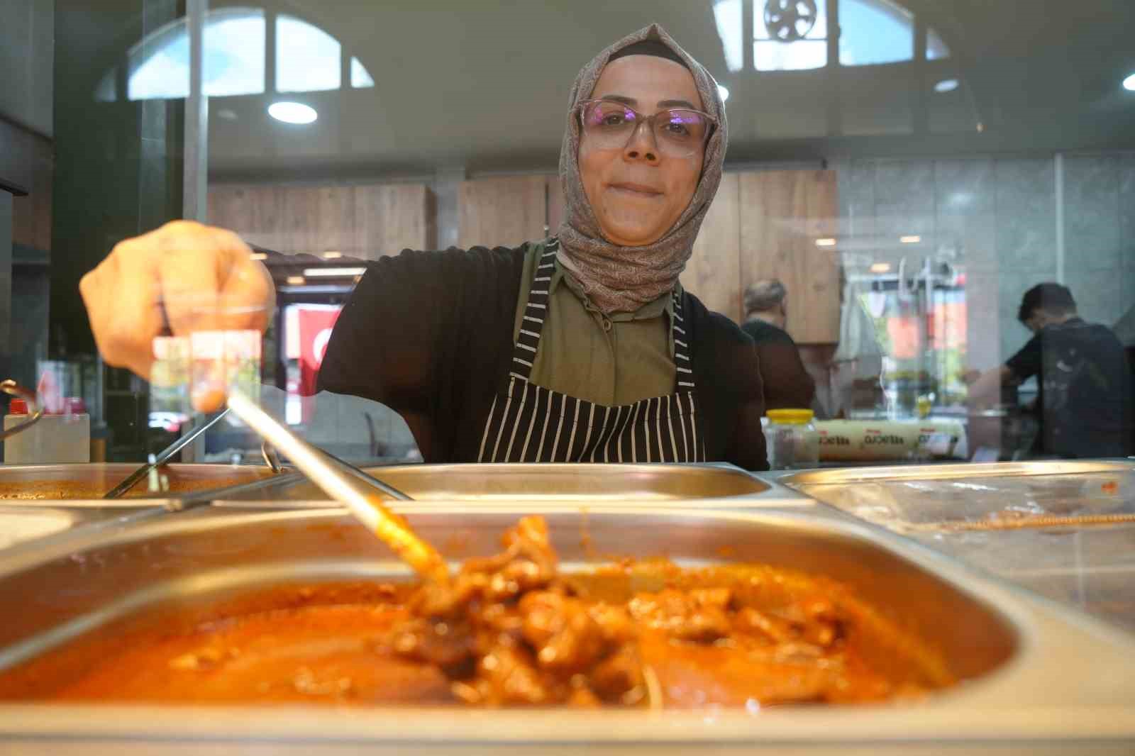 evde basladigi yemek seruvenini isletmeye donusturdu 0