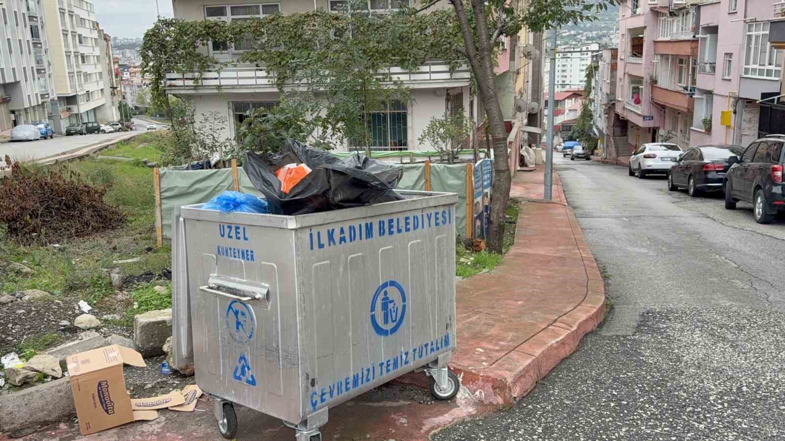 evde dogurdugu bebegi cope atan kadin tutuklandi bebek ise bulunamadi 8 WDsly6H9
