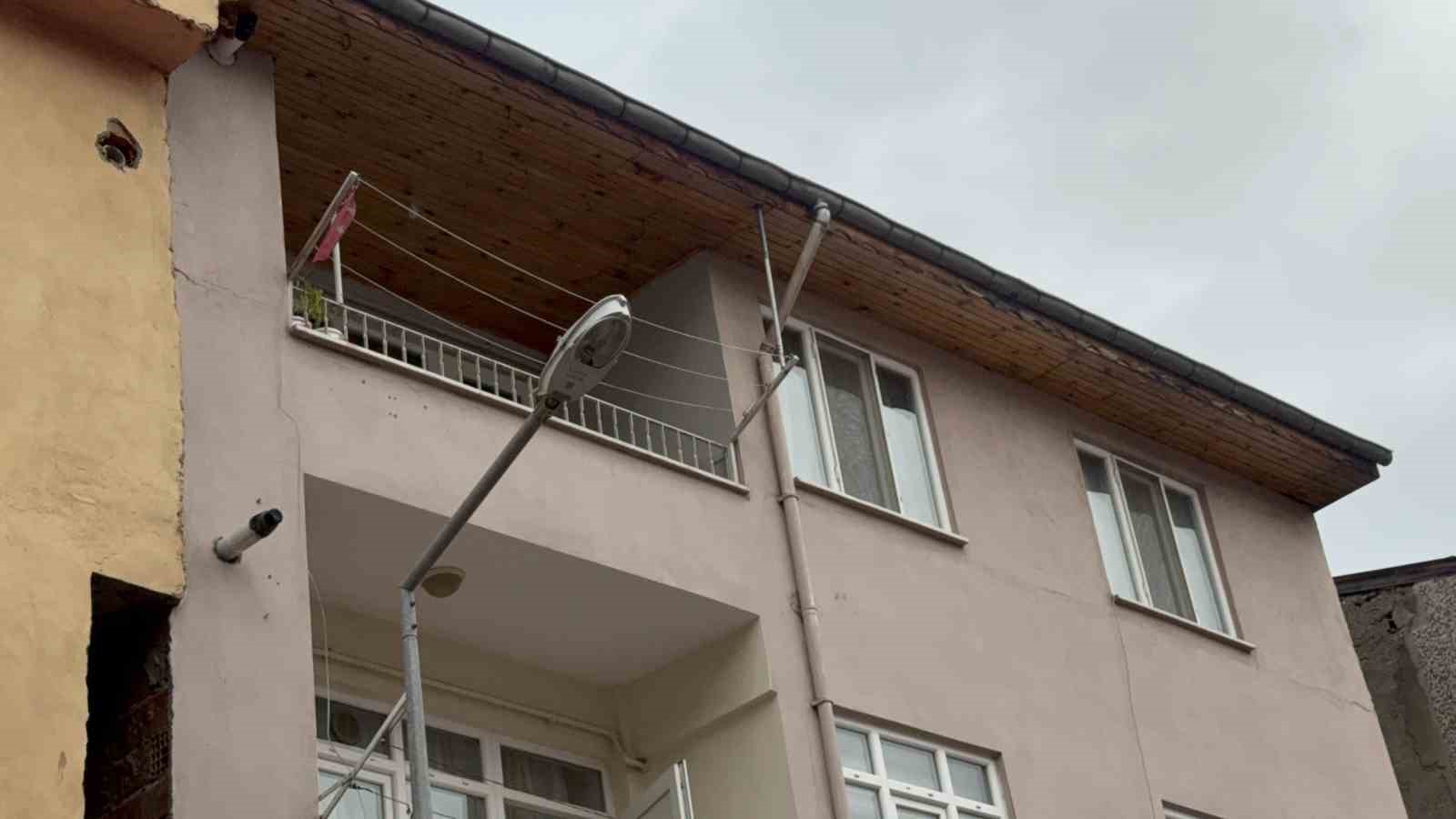 evde dogurdugu bebegi cope atan kadin tutuklandi bebek ise bulunamadi 9 IW8DvULj