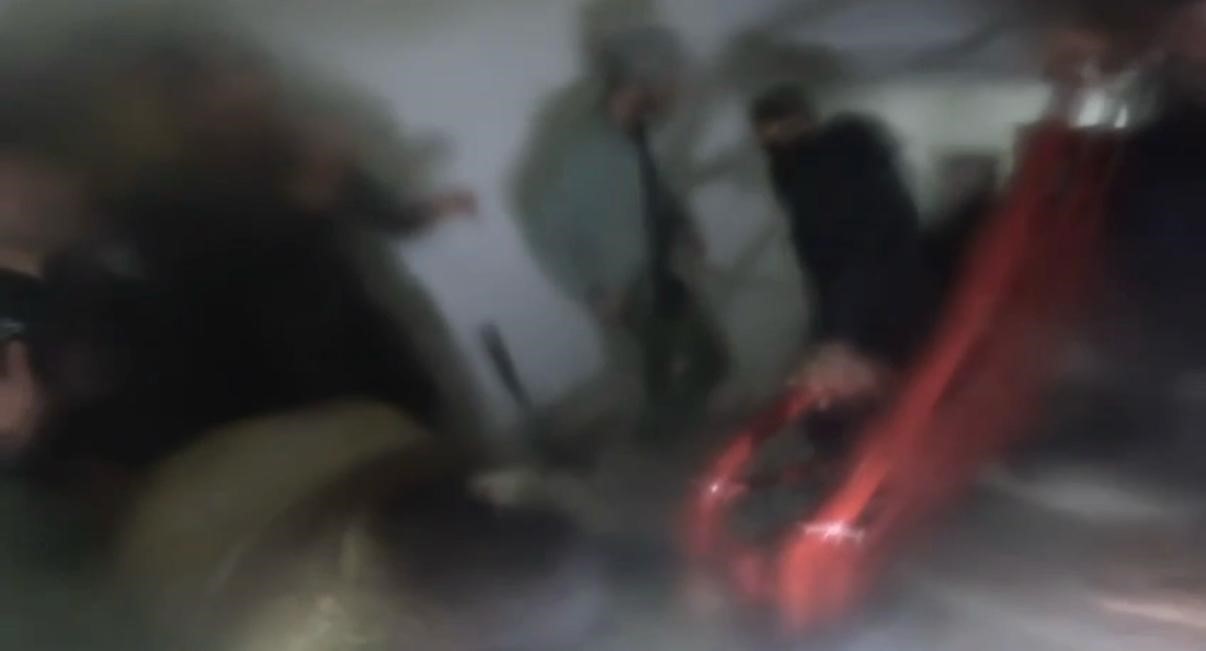 evde dumandan etkilenen sahsi cikartma anlari kask kamerasina yansidi 0 qCCzP5Si