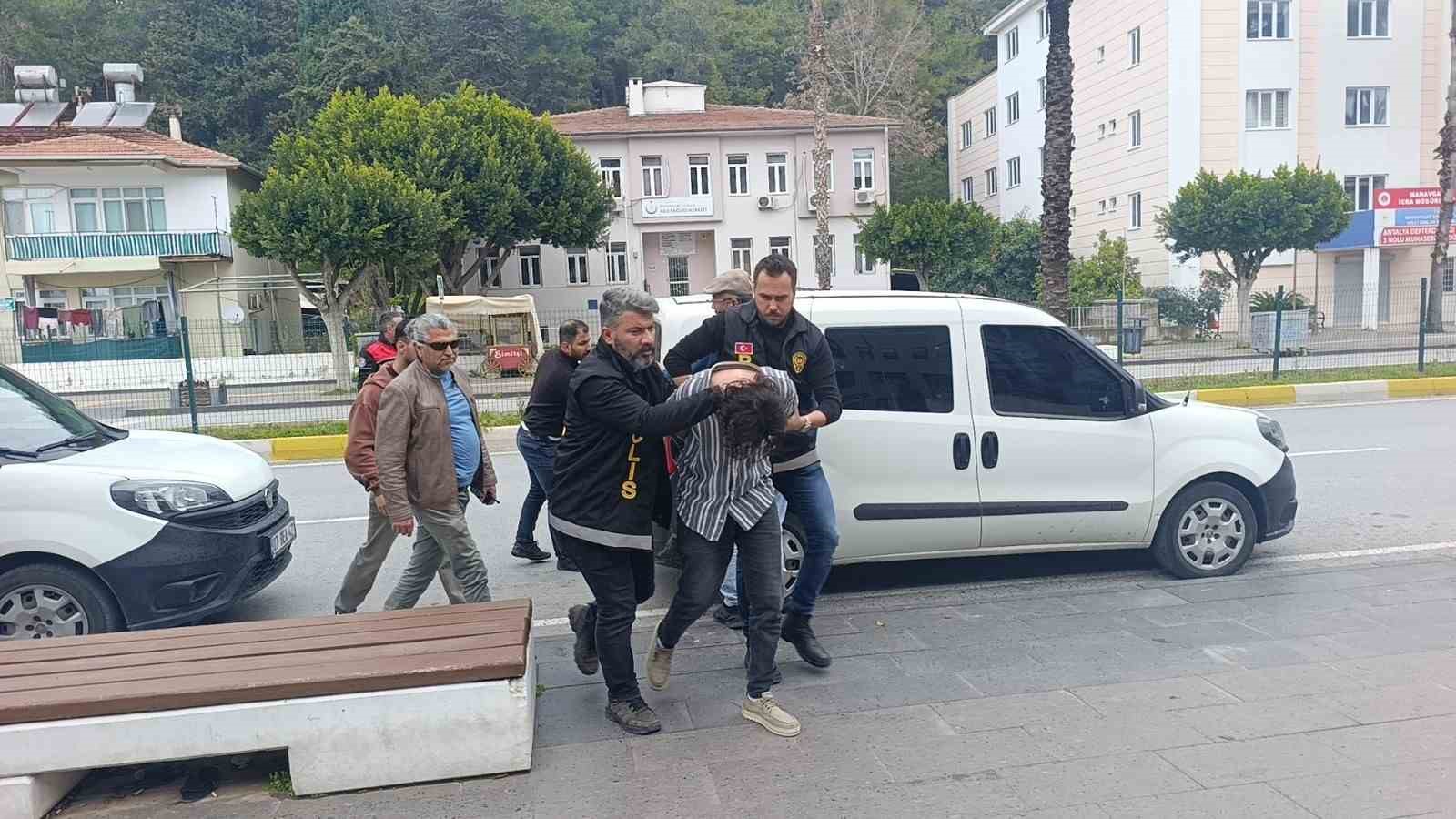 evde olmasi gereken tabanca markette bir genci hayattan kopardi 0 Ywg4XrMG