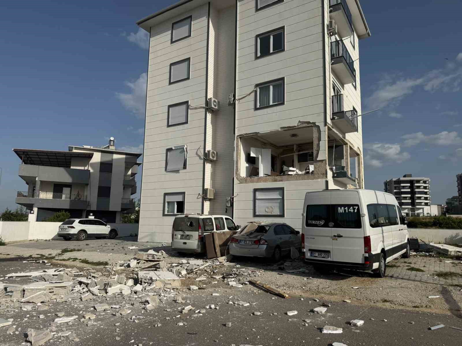 evde patlayan tup binayi harabeye cevirdi 1 yarali 1 aumYdpSm